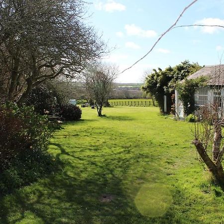 Cozy Country Cottage With Beautiful Rural Views 뉴키 외부 사진