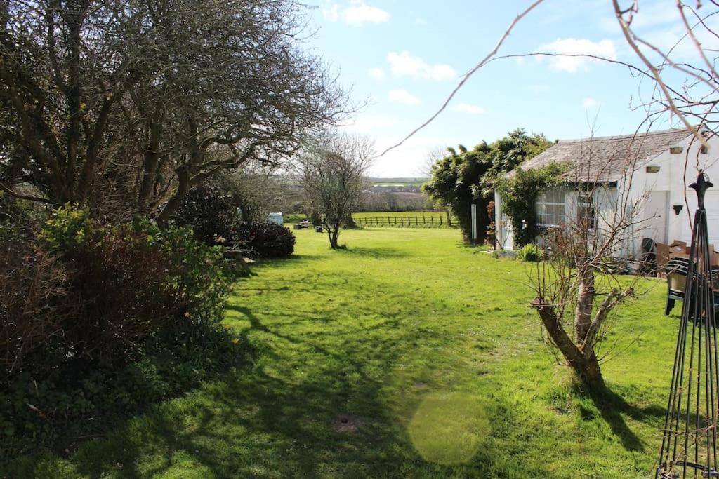 Cozy Country Cottage With Beautiful Rural Views 뉴키 외부 사진