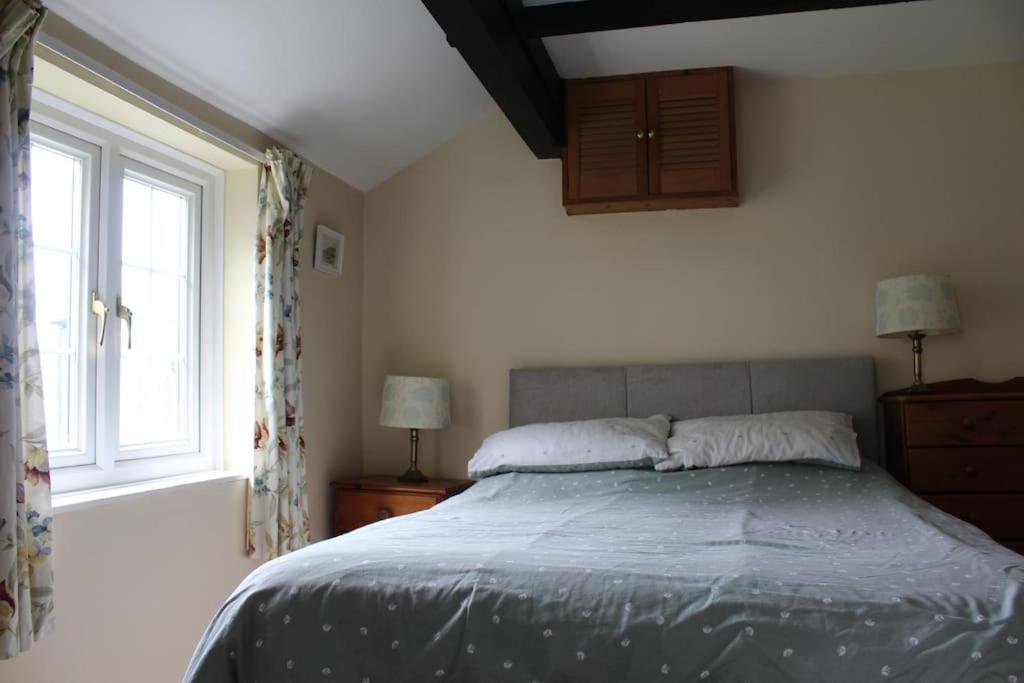 Cozy Country Cottage With Beautiful Rural Views 뉴키 외부 사진